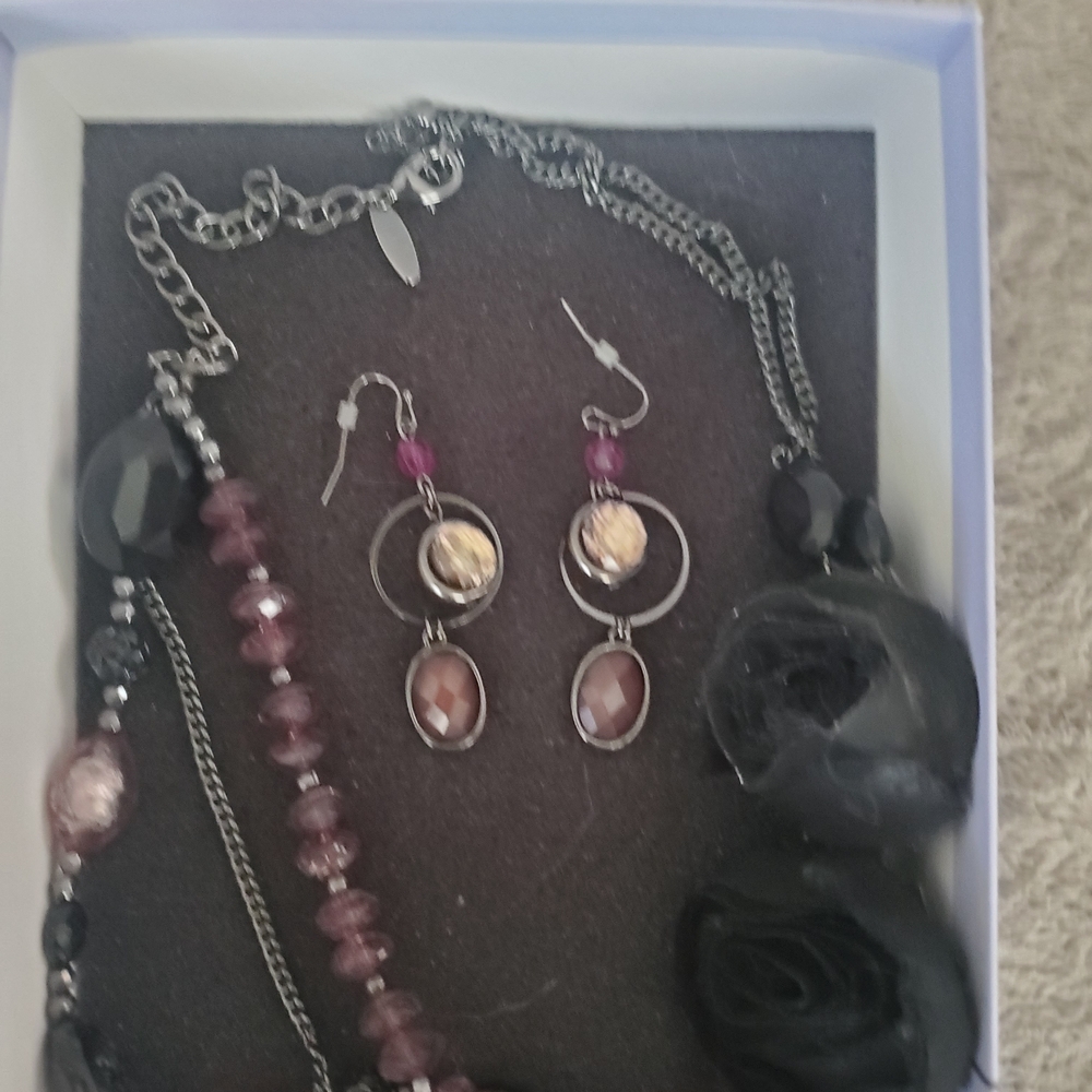 Chic Black and Silver Necklace Set